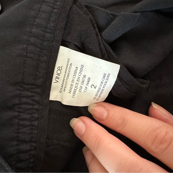 Vince black pleated cuffed shorts - Picture 4 of 7